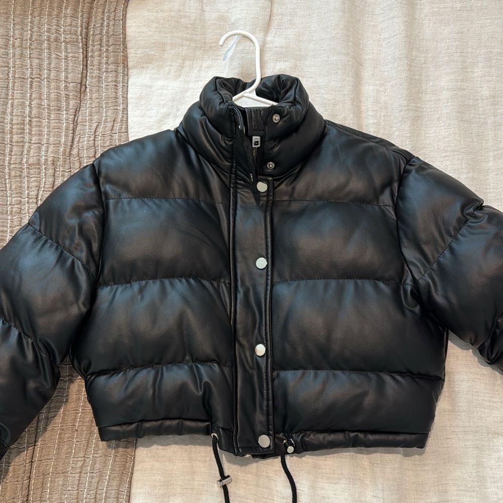 Adika Cropped Black Puffer Jacket